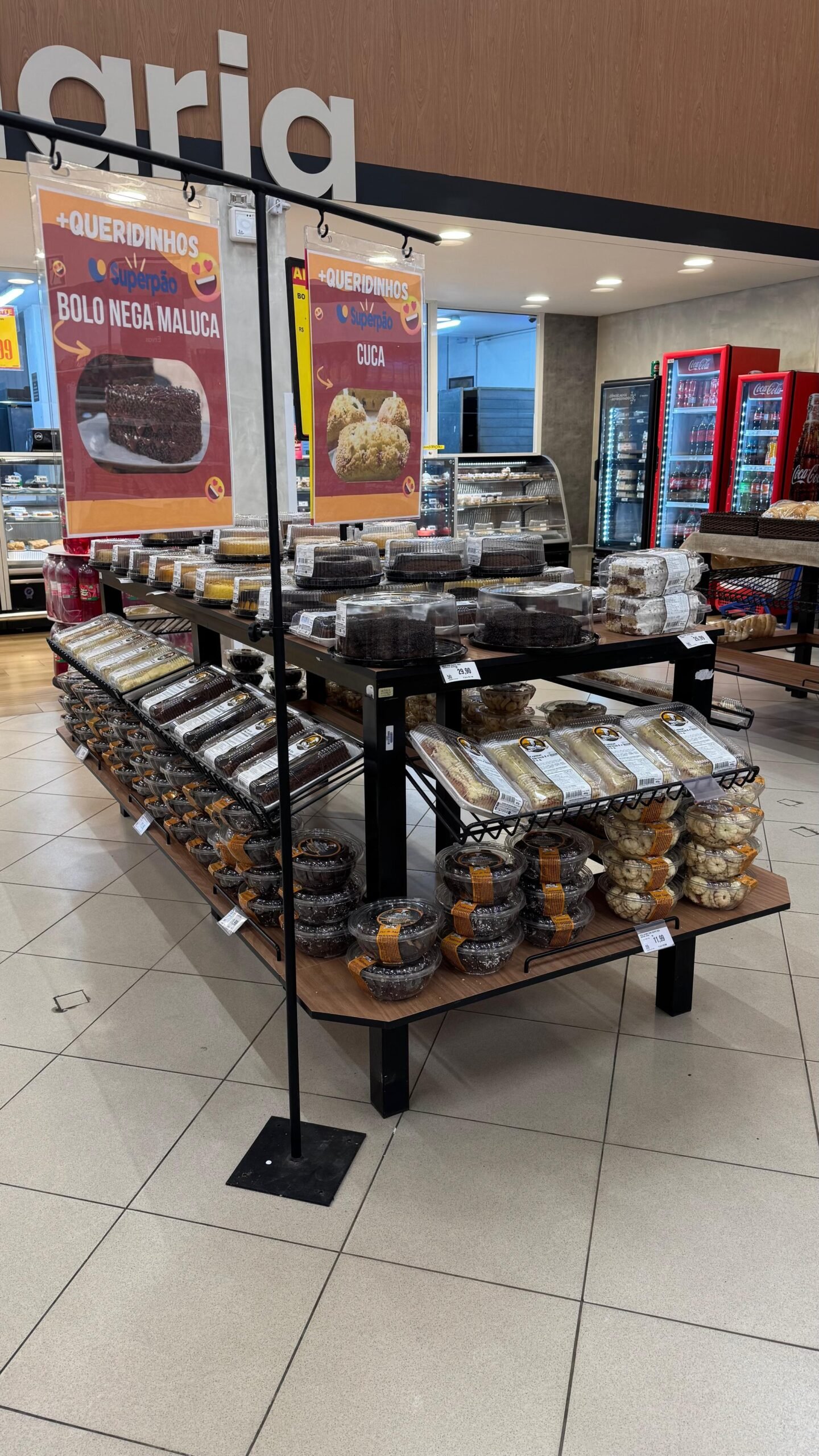 Expositor de pães e bolos 4