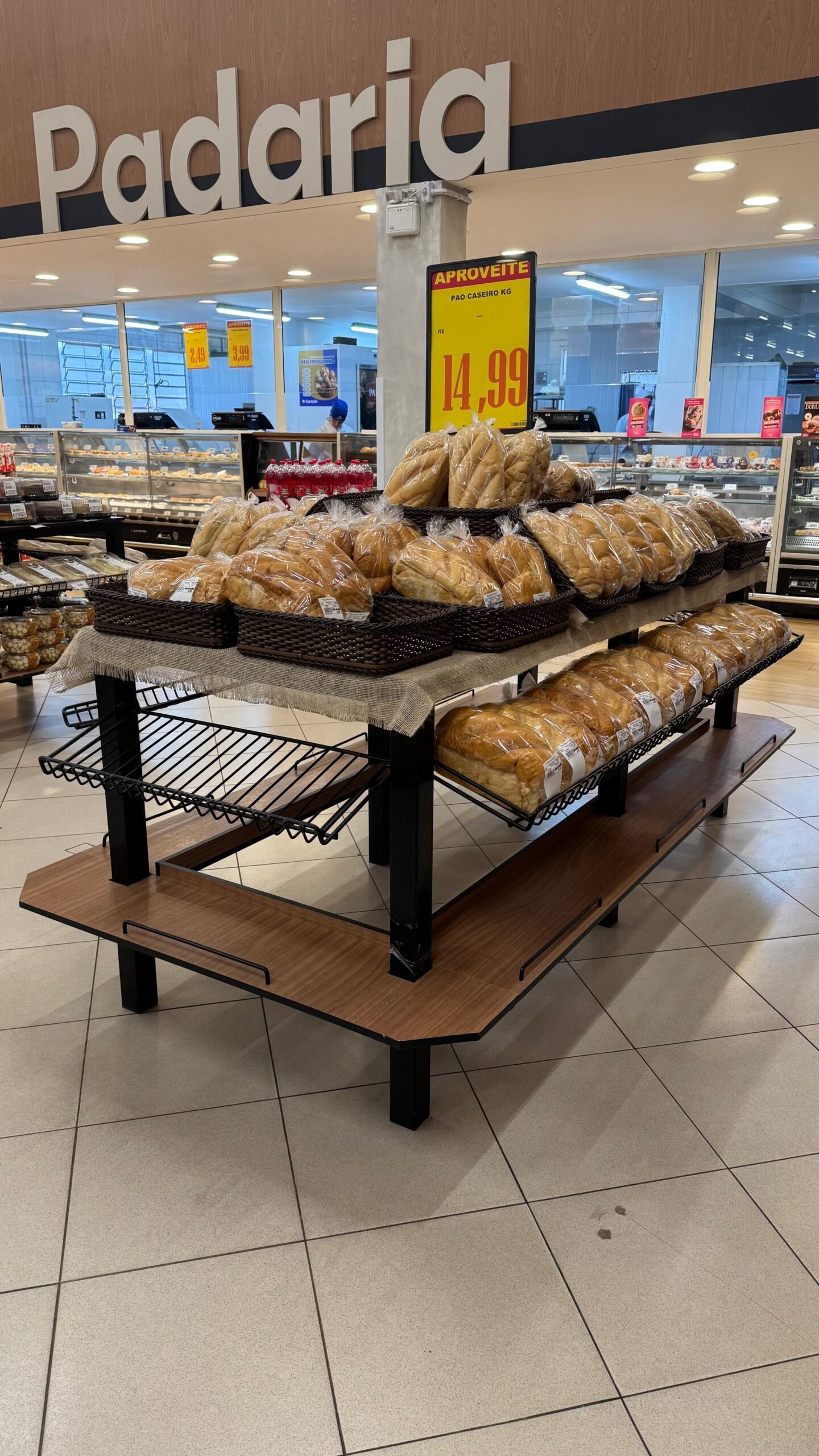 Expositor de pães e bolos 6